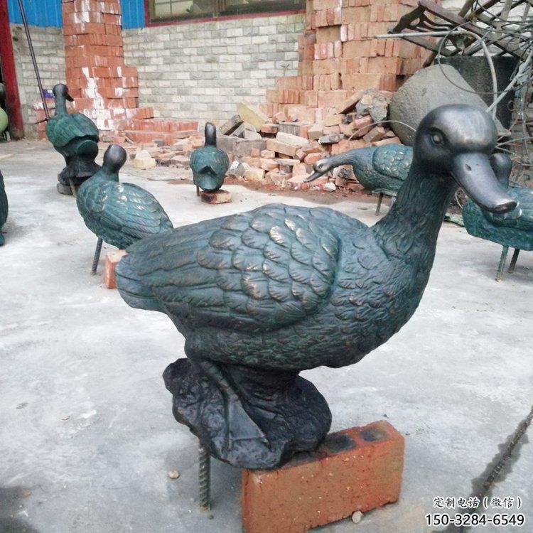 鴨子雕塑廠家，仿真動(dòng)物， 公園廣場(chǎng)街頭擺件 (12)
