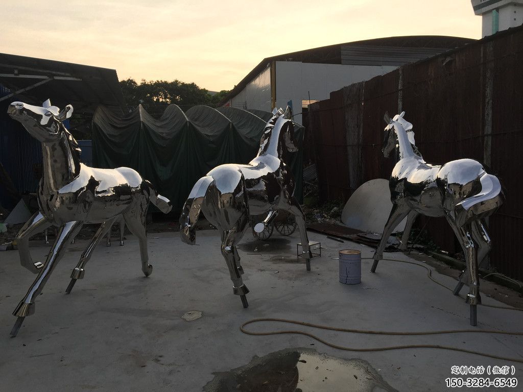 步行街戰(zhàn)馬雕塑，景觀主題，鏡面工藝