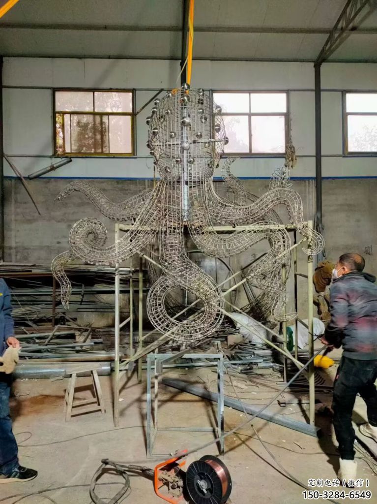 庭院烏賊雕塑，鍍金歐式雕塑，網(wǎng)格形式