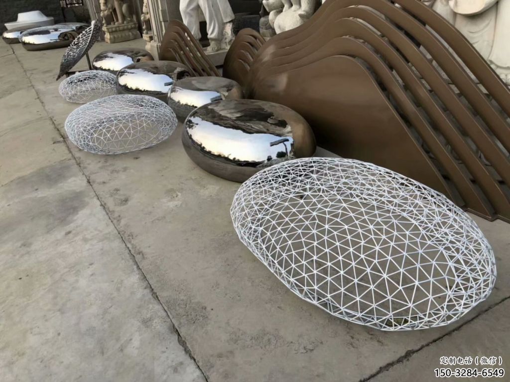 操場(chǎng)坐凳雕塑，鏤空景觀雕塑，噴砂制造