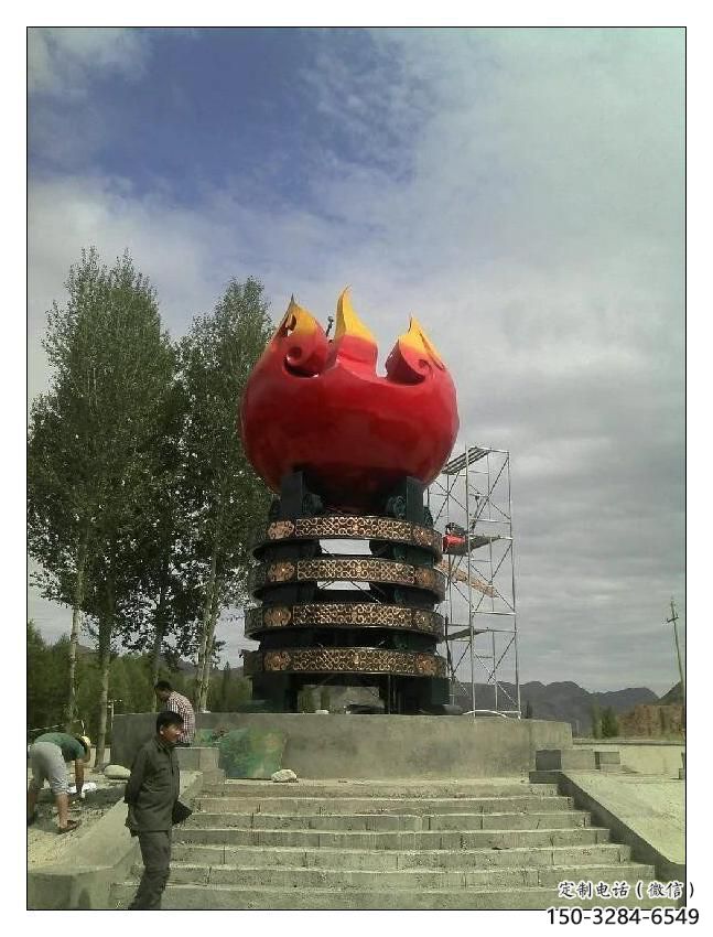 房地產(chǎn)火炬雕塑 現(xiàn)代景觀擺件 幾何雕塑