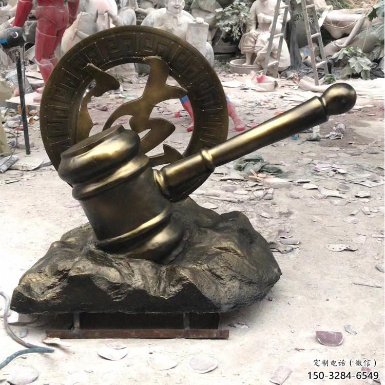 戶(hù)外錘子雕塑 噴漆法錘雕塑 鑄銅法治雕塑