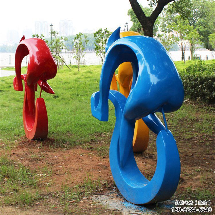 現代賽車雕塑 大型別墅區(qū)賽車人雕塑 彩繪體育雕塑