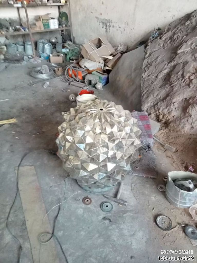 現(xiàn)代松塔雕塑 大型別墅區(qū)松果造型 彩繪雕塑