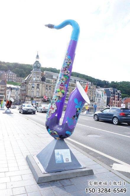 彩繪薩克斯雕塑 電鍍現(xiàn)代樂器雕塑 公園西方樂隊(duì)雕塑