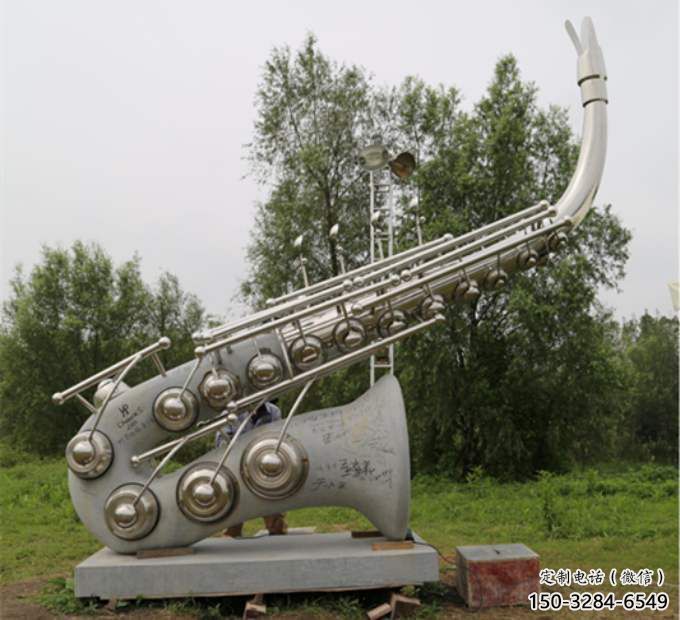 街頭薩克斯雕塑 大型別墅區(qū)西方樂隊(duì)雕塑 鋼管樂器雕塑