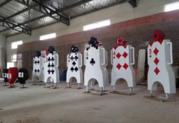 商業(yè)街撲克雕塑 烤漆雕塑 彩繪撲克牌雕塑