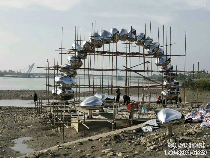 不銹鋼鵝卵石大門雕塑生產制作