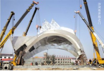 不銹鋼沙河開放大門雕塑安裝現場