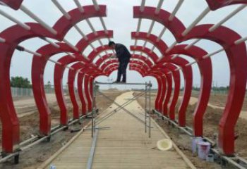 隧道大門雕塑廠家，烤漆美陳雕塑，抽象建筑設計