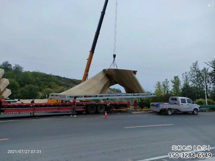 城市景觀握手雕塑安裝，不銹鋼標識雕塑