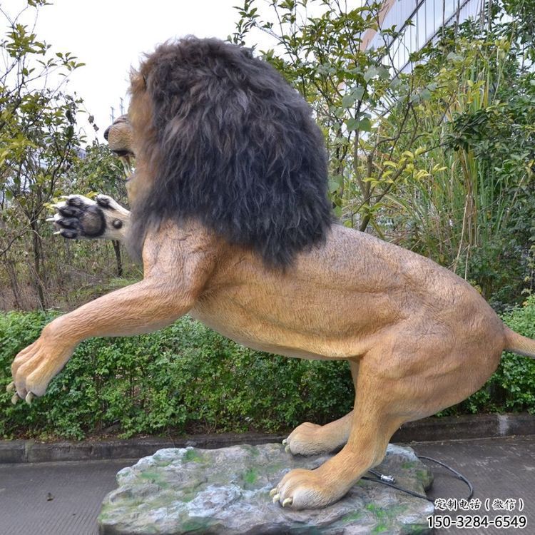 園林獅子雕塑，立體仿真效果，玻璃鋼彩繪動(dòng)物雕塑