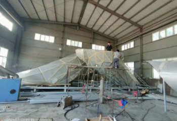 生產中的握手雕塑，地標景觀握手雕塑