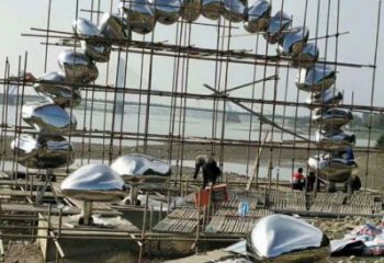 鵝卵石門頭雕塑，創(chuàng)意藝術(shù)設(shè)計，不銹鋼景觀大門雕塑