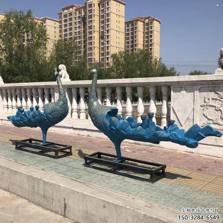 彩繪孔雀雕塑供應(yīng)，圓雕體系，仿古孔雀雕塑制作廠家