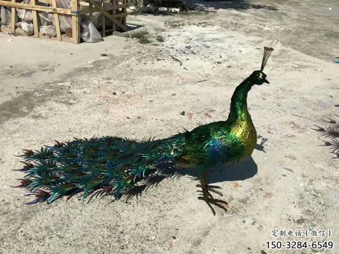 孔雀開屏雕塑供應，多彩藝術，別墅孔雀開屏雕塑供求?