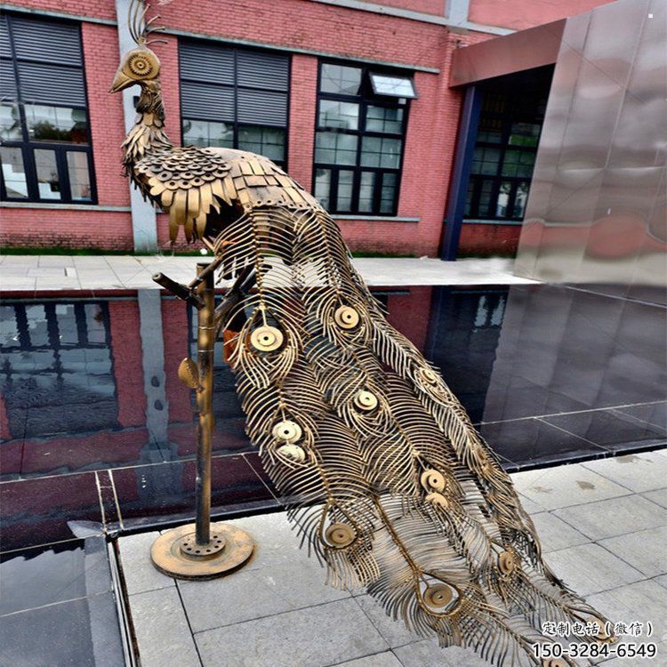 孔雀雕塑創意精選，彩鋼制作，銅孔雀雕塑標準廠家