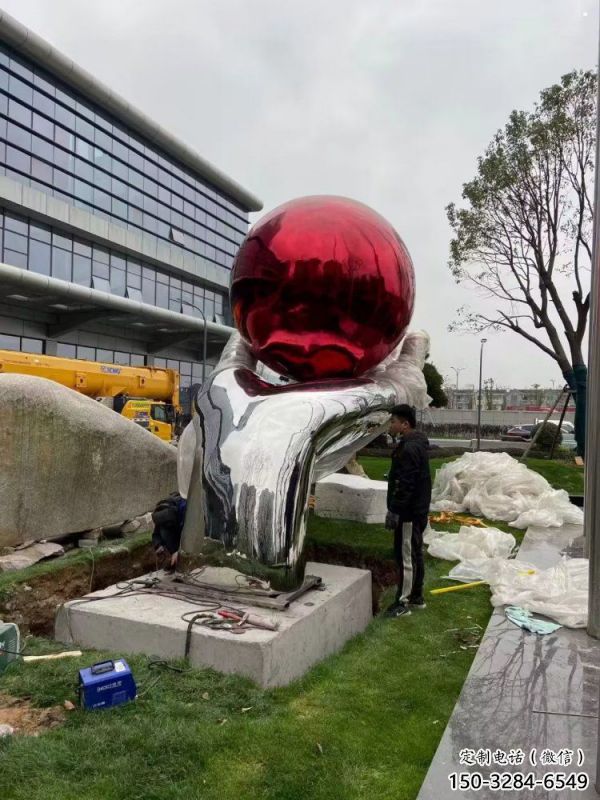 火球雕塑制作，鍛造工藝，廣場手托火球雕塑選用廠家