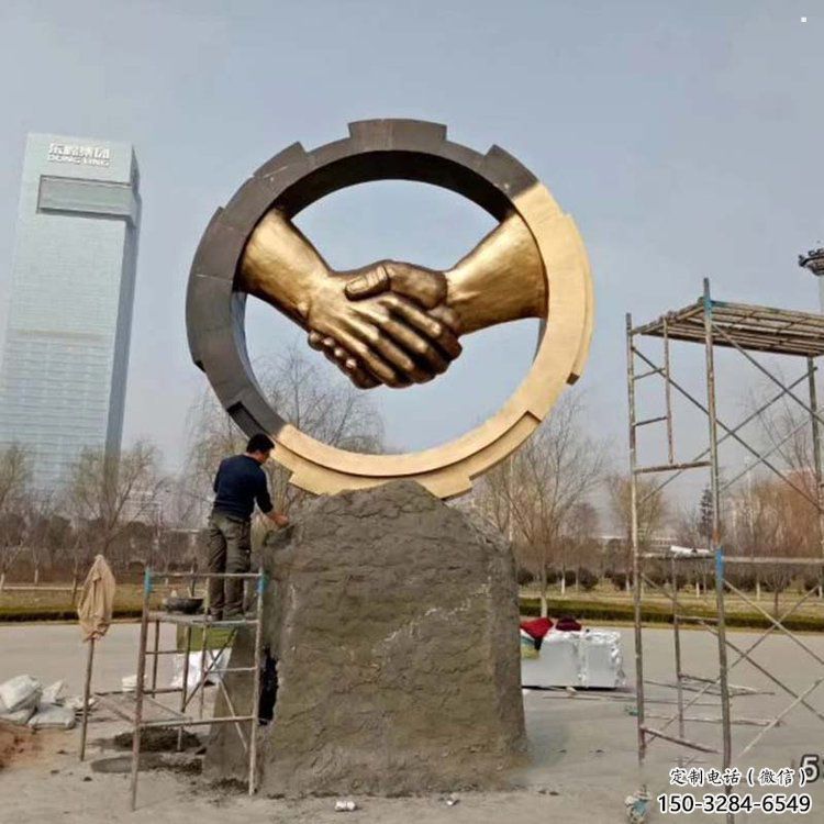 握手雕塑批發(fā)，景觀雕塑，不銹鋼握手雕塑制作承接