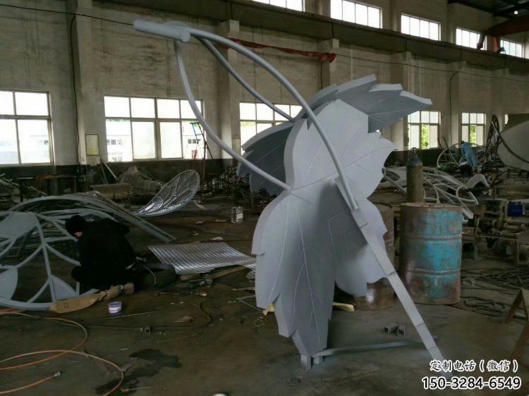 楓葉雕塑承接，鍛造工藝，不銹鋼楓葉雕塑訂做