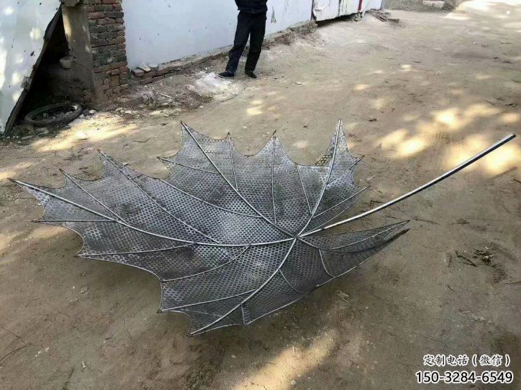 鏤空樹(shù)葉雕塑加工，鍛造工藝，鐵藝樹(shù)葉雕塑生產(chǎn)廠家