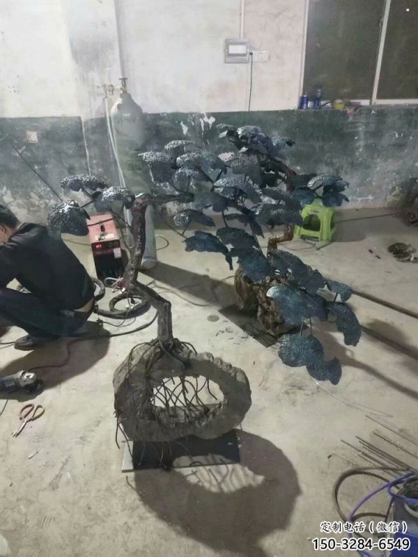 房地產松樹雕塑