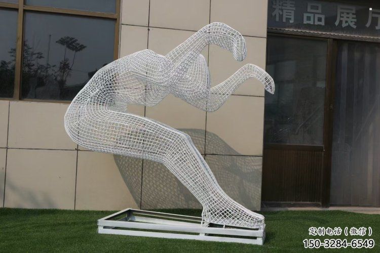 戶外鏤空體育雕塑通用，運(yùn)動(dòng)員雕塑，鐵藝人物雕塑供應(yīng)