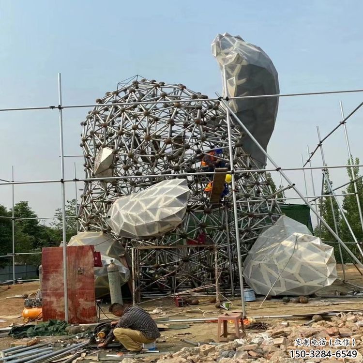 熊貓雕塑工廠標準，多彩藝術，鏤空切面熊貓雕塑供應