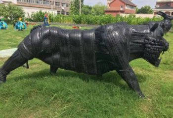甘南輪胎牛雕塑承接，鍛造工藝，仿銅輪胎牛雕塑訂做