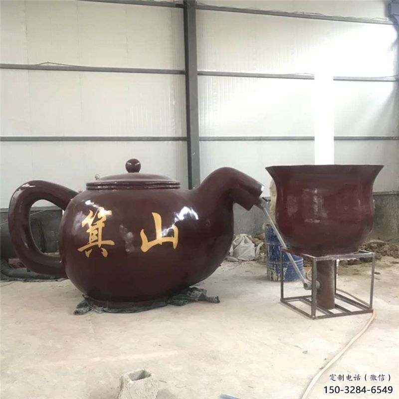 哈爾濱商業街酒壺雕塑