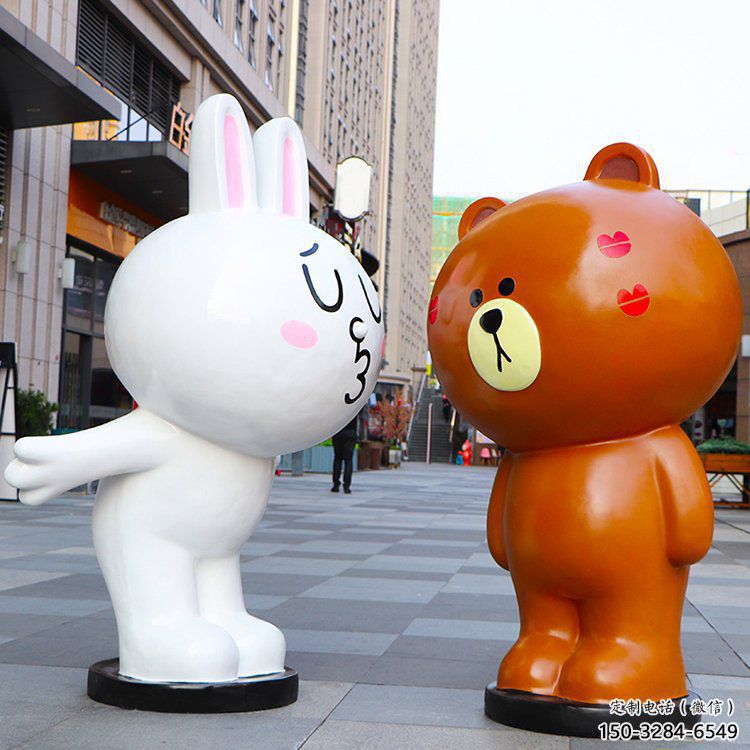 邵陽步行街布朗熊雕塑，玻璃鋼動物雕塑，卡通方式