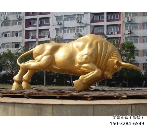 阜新風景區開荒牛雕塑