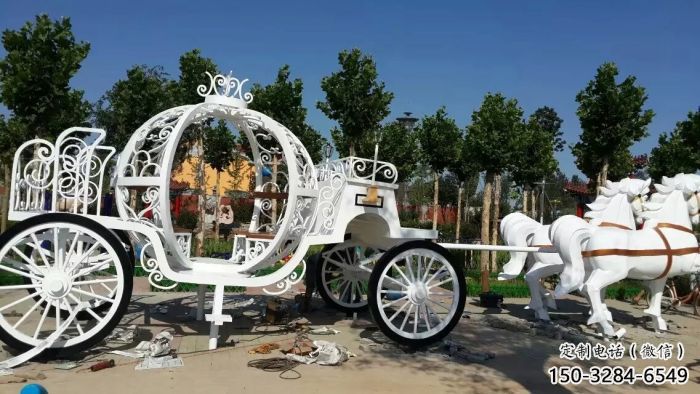 興安盟廣場(chǎng)馬車(chē)雕塑