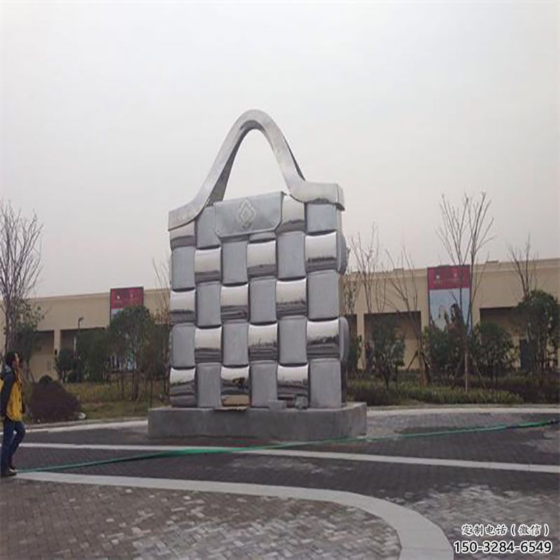 資陽景觀背包雕塑優選，陸地擺件，園林不銹鋼背包雕塑供應