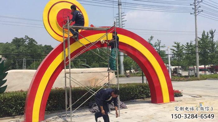 蕭山烤漆拱門雕塑，彩虹圖案設計，不銹鋼大門雕塑實景